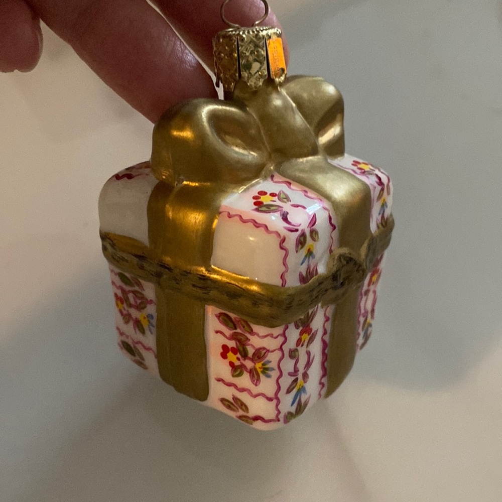 Vintage Glass Gift Box Xmas ornament